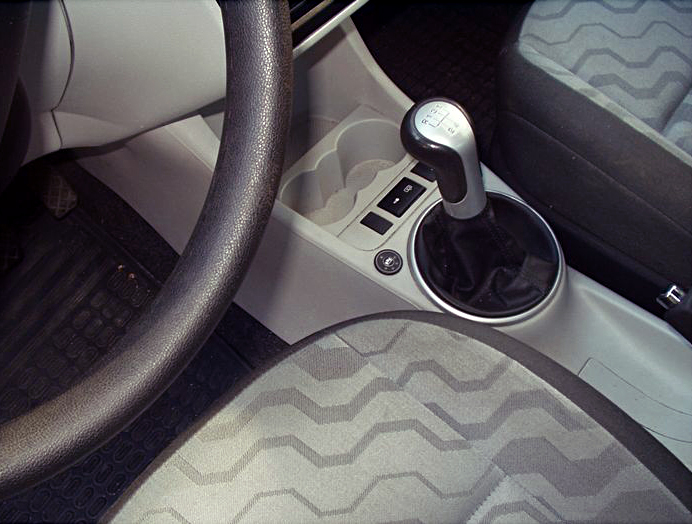 jak wygląda przełącznik gazu w Skodzie