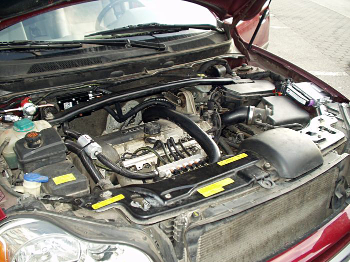 Volvo XC90 – widok na silnik z instalacją gazową