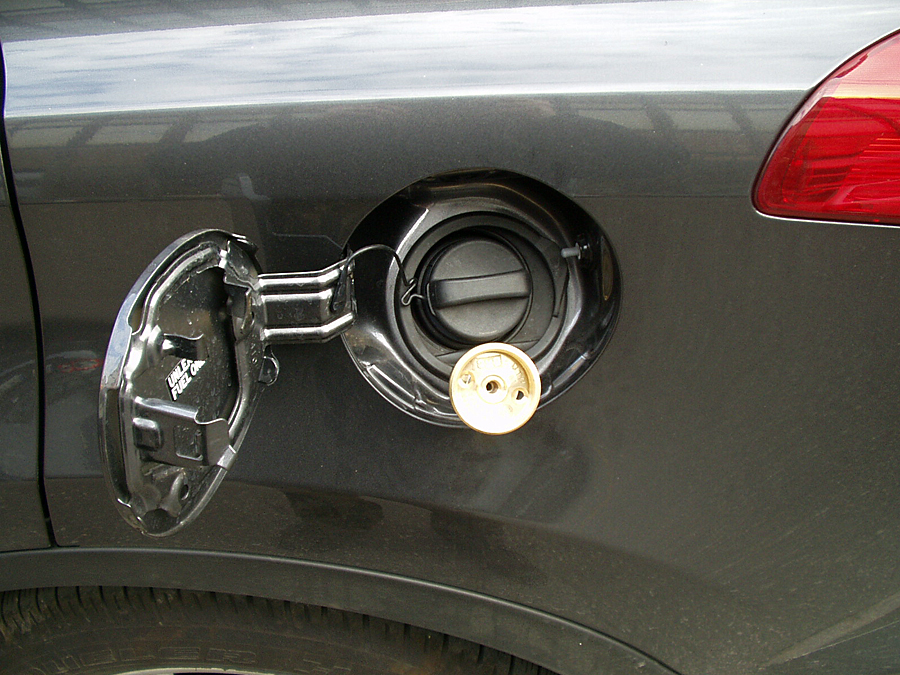Toyota RAV4 – wlew paliwa