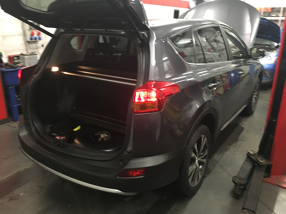 Toyota Rav4 montaż gazu w bagażniku