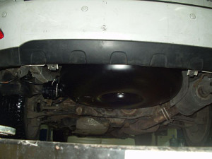 pojemnik z gazem pod podwoziem Lexusa RX330
