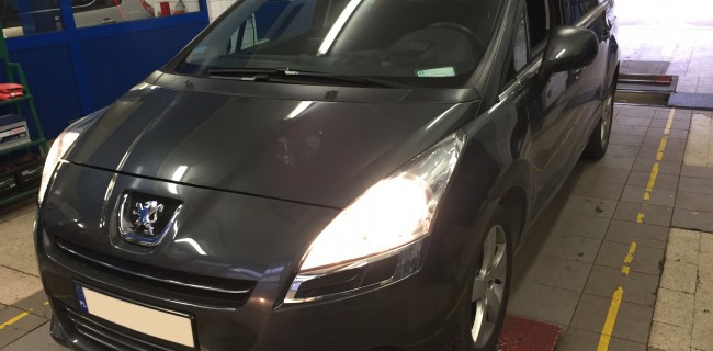 Peugeot 5008 przód