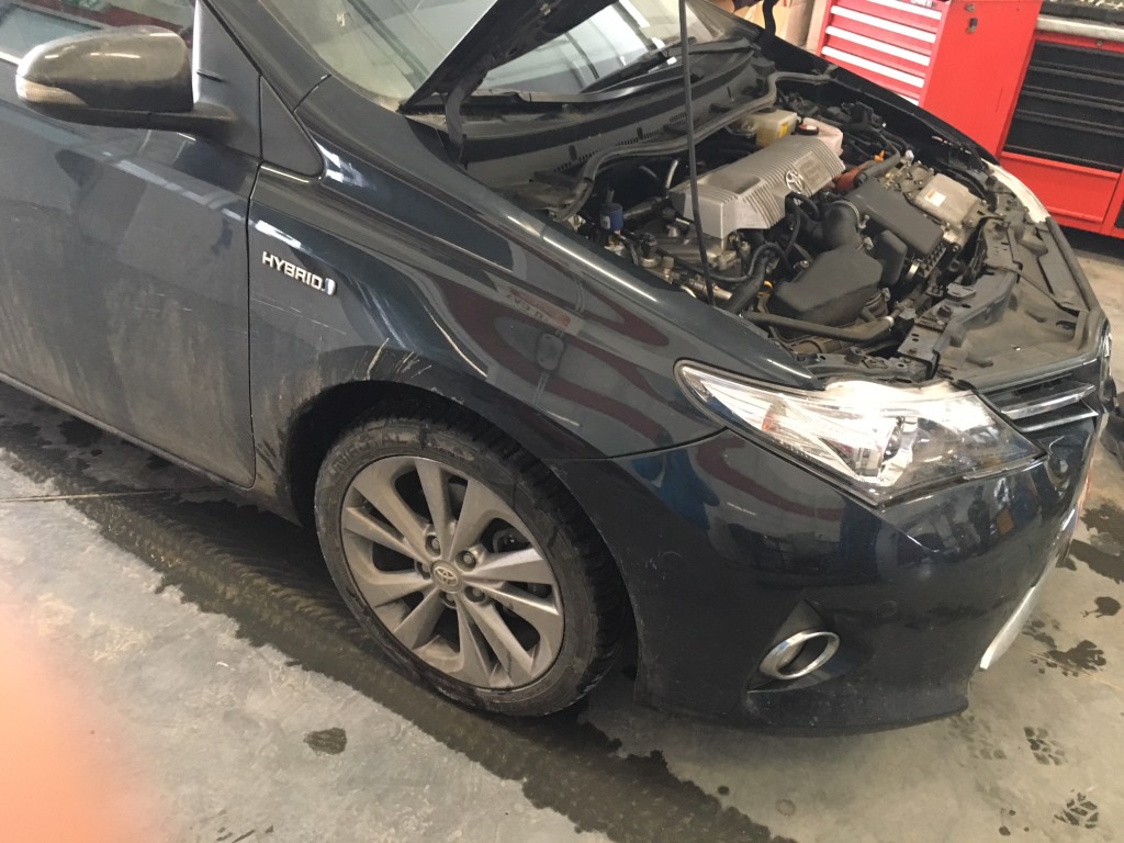 Toyota Auris 1,8 Hybryda 2015 73kW Auto Gaz, Warsztat