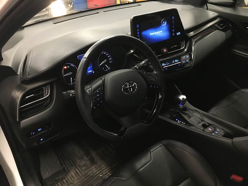 Toyota C-HR przełącznik