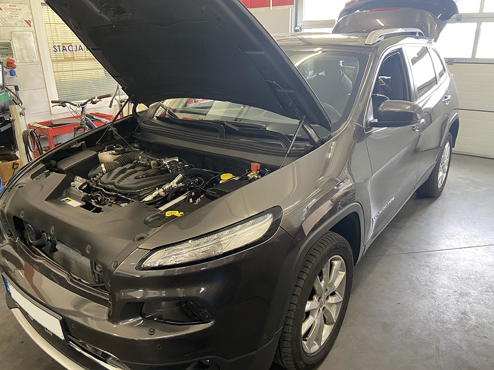 Jeep-Cherokee-silnik