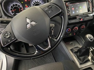 Mitsubishi ASX przełącznik gazu