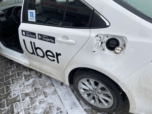 Flota Uber Toyota Corolla instalacja gazowa - wlew gazu LPG