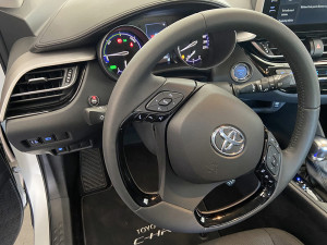 Toyota C-HR przełącznik paliwa