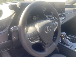 Przełącznik gazu LPG w samochodzie Lexus ES300h, instalacja gazowa BRC