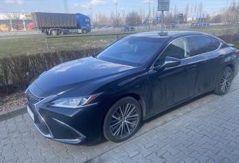 Instalacja gazowa LPG w samochodzie Lexus ES300h, Instalacja BRC, przód samochodu