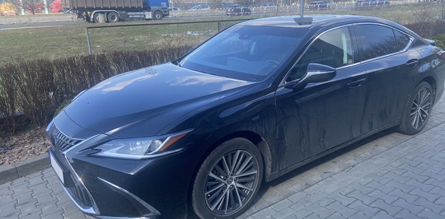 Instalacja gazowa LPG w samochodzie Lexus ES300h, Instalacja BRC, przód samochodu