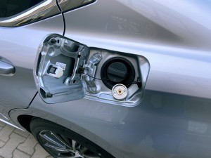 Lexus ES 300H wlew paliwa gazu