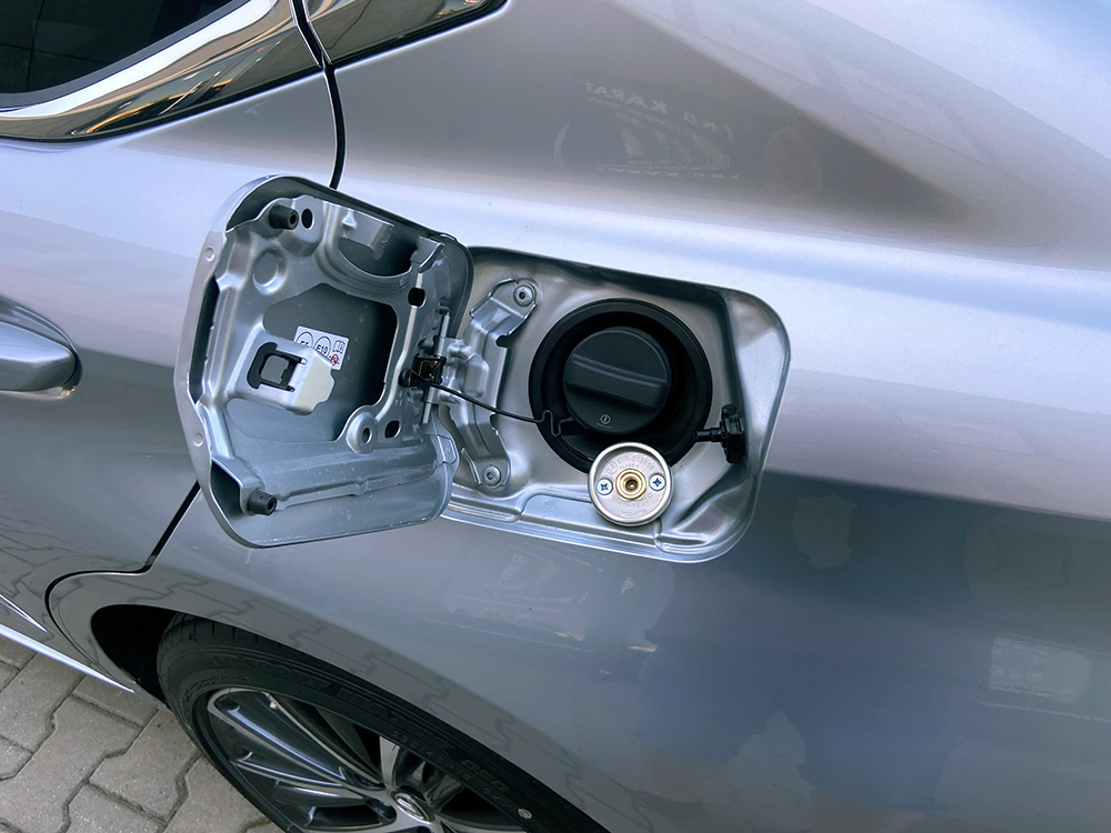 Lexus-ES-300H-wlew-gazu-lpg