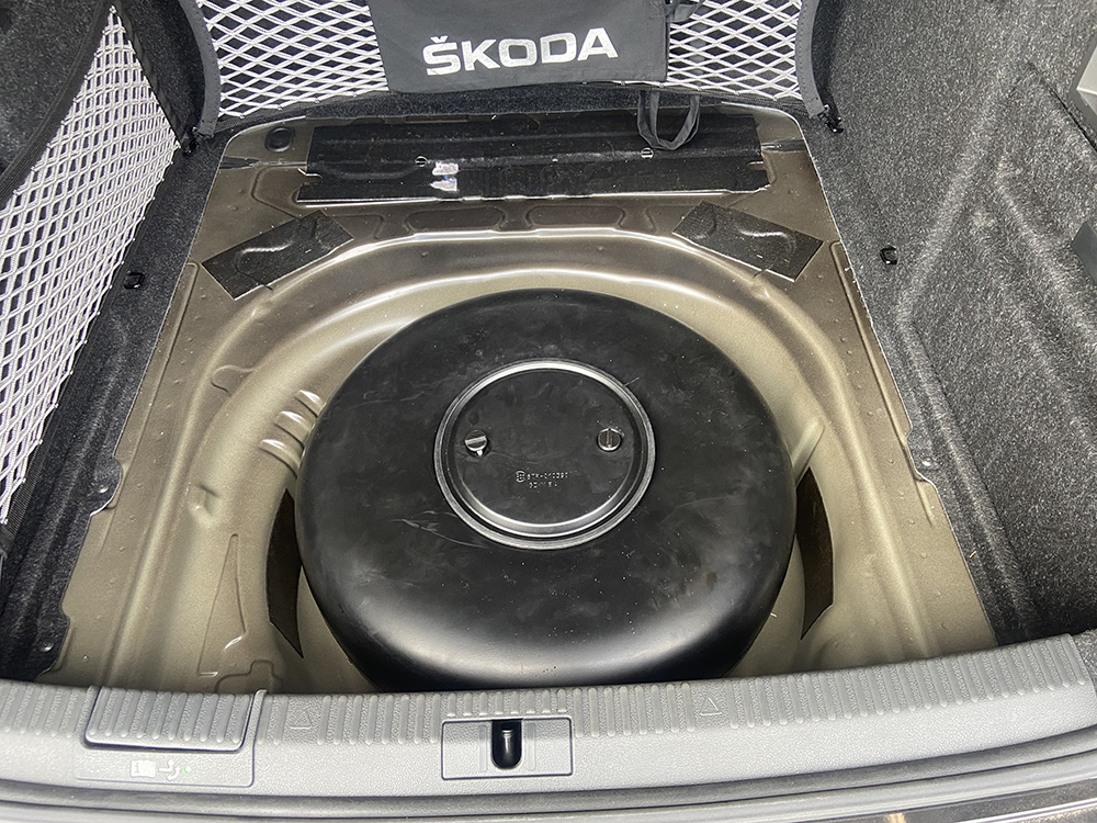 Skoda-Superb-toroidalny-zbiornik-paliwa