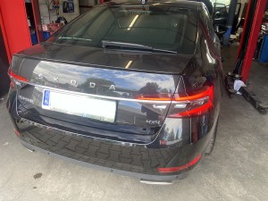 Skoda Superb tył samochodu
